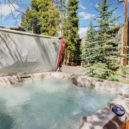 Breckenridge Abode with Private Hot Tub and Deck!