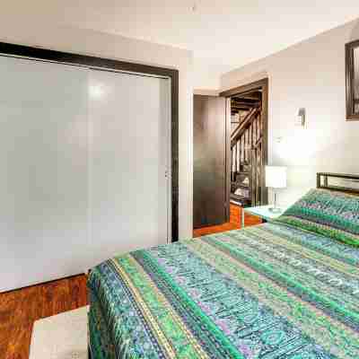 Mtn-View Gem w/ Deck & Hot Tub in Tannersville Rooms