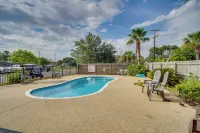 Cloud 9 on the Gulf, 1 Mi to Beach Pet Friendly -  Ferienwohnungen