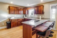 Peaceful Russell Springs Home w/ Fire Pit & Pond! Hotel a Jamestown