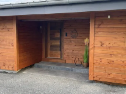 Quietly located modern vacation accommodation with a view of the Edersee National Park フェールのホテル