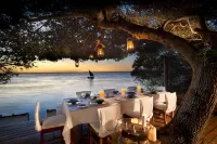 Rio Azul Hotels in Inhassoro