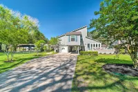 Bright Home w/ Dock on Lake Conroe! - spa