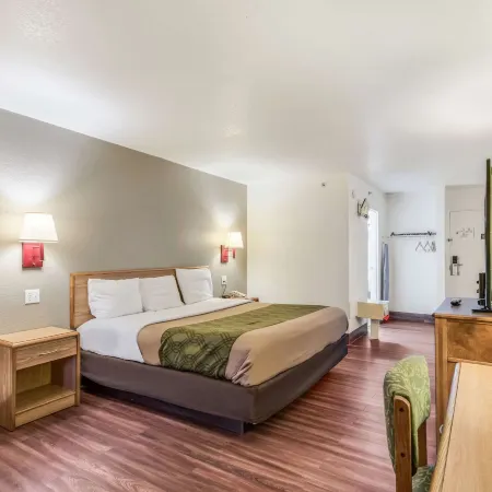 Econo Lodge Truman Inn