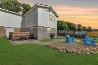 Flowing Meadow, Hot Tub, Peaceful Setting, King Bed, Inviting Shower, Parkway