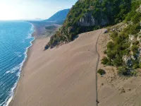 Brian Hotel - Beach