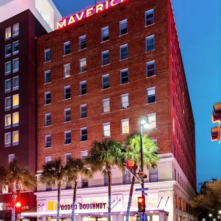 The Maverick, powered by Placemakr - River Walk