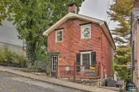Historic Home in Lambertville Walk to Bridge - Homestays