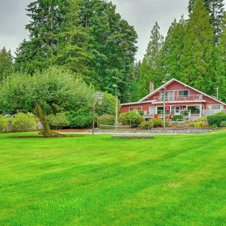 Waterfront Kingston Getaway: Beach Access On-site!