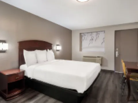 Red Carpet Inn Edison Hotels in Edison