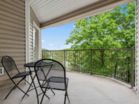 Lake It Easy Condo for 7 Hotels in Pine B Township