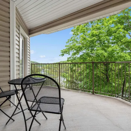 Lake It Easy Condo for 7