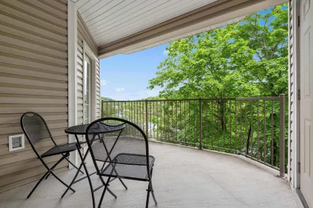 Lake It Easy Condo for 7