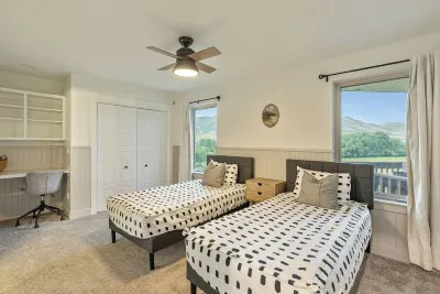 Family Gathering Home 2 Minutes from Nordic Valley Ski Resort 워터폴 캐년 주변 호텔