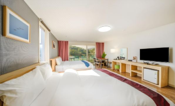 Cheonjiyeon Crystal Hotel