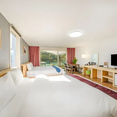 Cheonjiyeon Crystal Hotel Hotels near Oedolgae