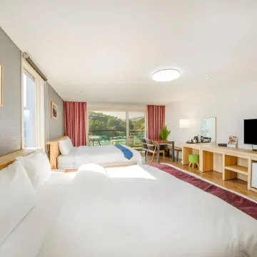 Cheonjiyeon Crystal Hotel Отели рядом с достопримечательностью «Парк Сэсум»