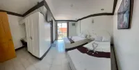 The Waterfront Beach Resort - بار