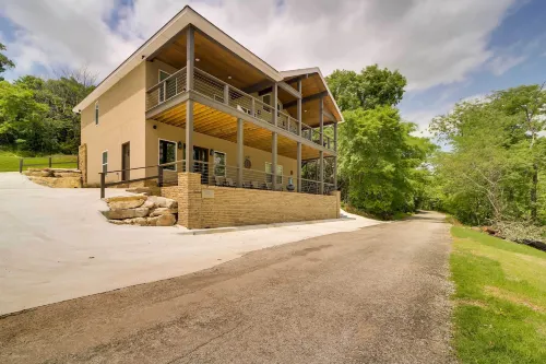 Waterfront Grand Lake Family House w/ Game Room! - Homestays