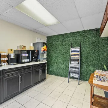 Catalina Courtyard Suites