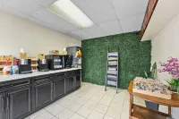 Catalina Courtyard Suites