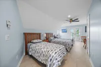 Lakefront 6BR Retreat with Private Dock, Huge Deck & Epic Seneca Views