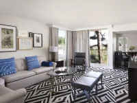 تشامبرلين ويست هوليوود Hotels near بيفرلي سنتر