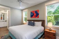 Gulf Coast Gem by Avantstay 3 Blocks to Beach & Town Plaza Community Pool