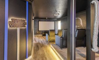 Ever after by AvantStay Pop Culture Design Pool