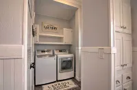 Bright & Beautiful Home, Explore Nat'l Parks! - 3-Star