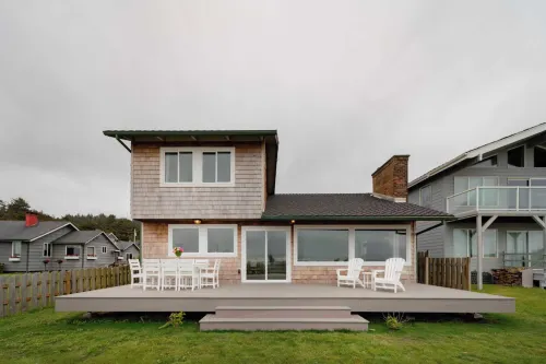 Oceanfront w Direct Beach Access • Game Room • Views Driftaway by AvantStay - 3-Star