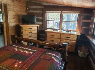 Hillbilly Heaven w/ hot tub (5 Miles to EVERYTHING) Sleeps 8 Hotels near Sugarlands Valley Nature Trail