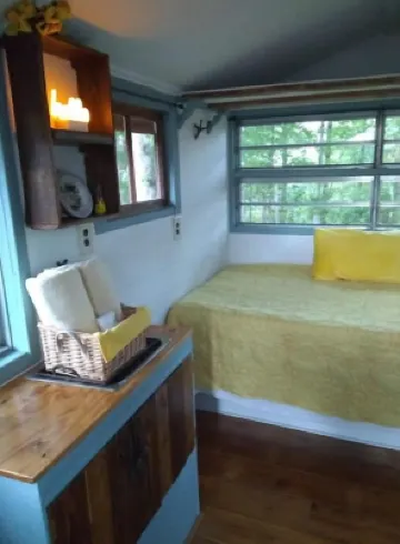 "Nomad" tiny home on 11 acre park-like farm