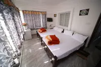 Guru Vela Homestay Hotels in Vilpatti