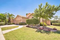 Hot Tub Relaxation & Golfing: Bright Chandler Home - Homestays