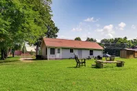 1/2 Mi to Fort Campbell: 'State Line Retreat' - Pet friendly