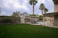 "Tulip Play House"5 Bedrooms 3.5 bath Pool & Spa w/ Built in BBQ, big side yard Hotels near Coachella Valley Rec & Parks