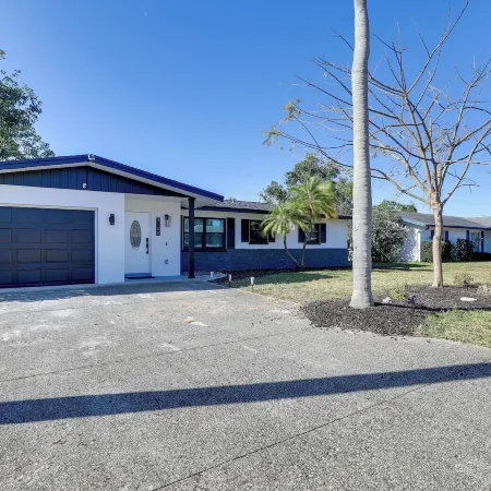 8 Mi to Beaches: Bradenton Home w/ Poolside Oasis!