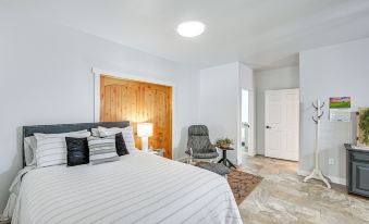 Shipshewana Guest House with Fire Pit!