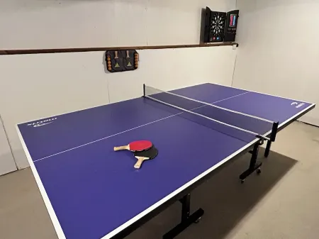 Mountainside Getaway with Games Room Отели в г. Blairmore