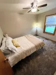 溪畔小屋-普魯登維爾乾淨迷人的三卧室房屋配有WiFi和空調