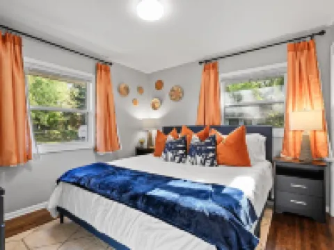 REMODELED Home, KING Beds, FAST WiFi Hotels in Minnetonka