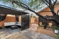 West University art-partment 1 bedroom bungalow!
