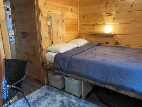 Cheerful Cabin with Mountain View & Hot Tub