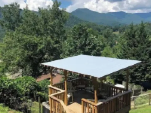 Awesome House in Downtown Sylva! シルバのホテル