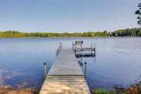 Cozy Lakefront Cabin w/ Indoor Gas Fireplace! - parking