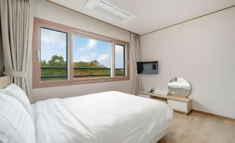 Jeju Gwaneumsa Ganeun Gil Pension