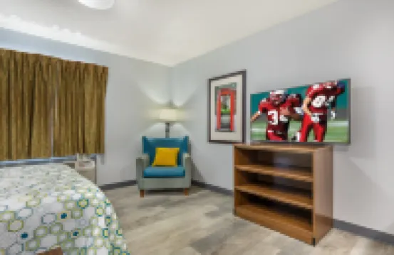 ホームタウン スタジオズ & スイーツ バイ レッド ルーフ グリーンズボロ グリーンズボロのホテル