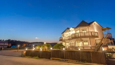 Taean Amado Pension Отели в г. Тхэан