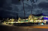 Steps to Kamaole 1 Beach Park & More! Spacious Top Floor Condo-Beautiful Views!